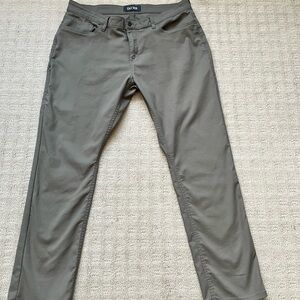 DU/ER Men's NuStretch Relaxed Taper 5 pocket.  38x32.